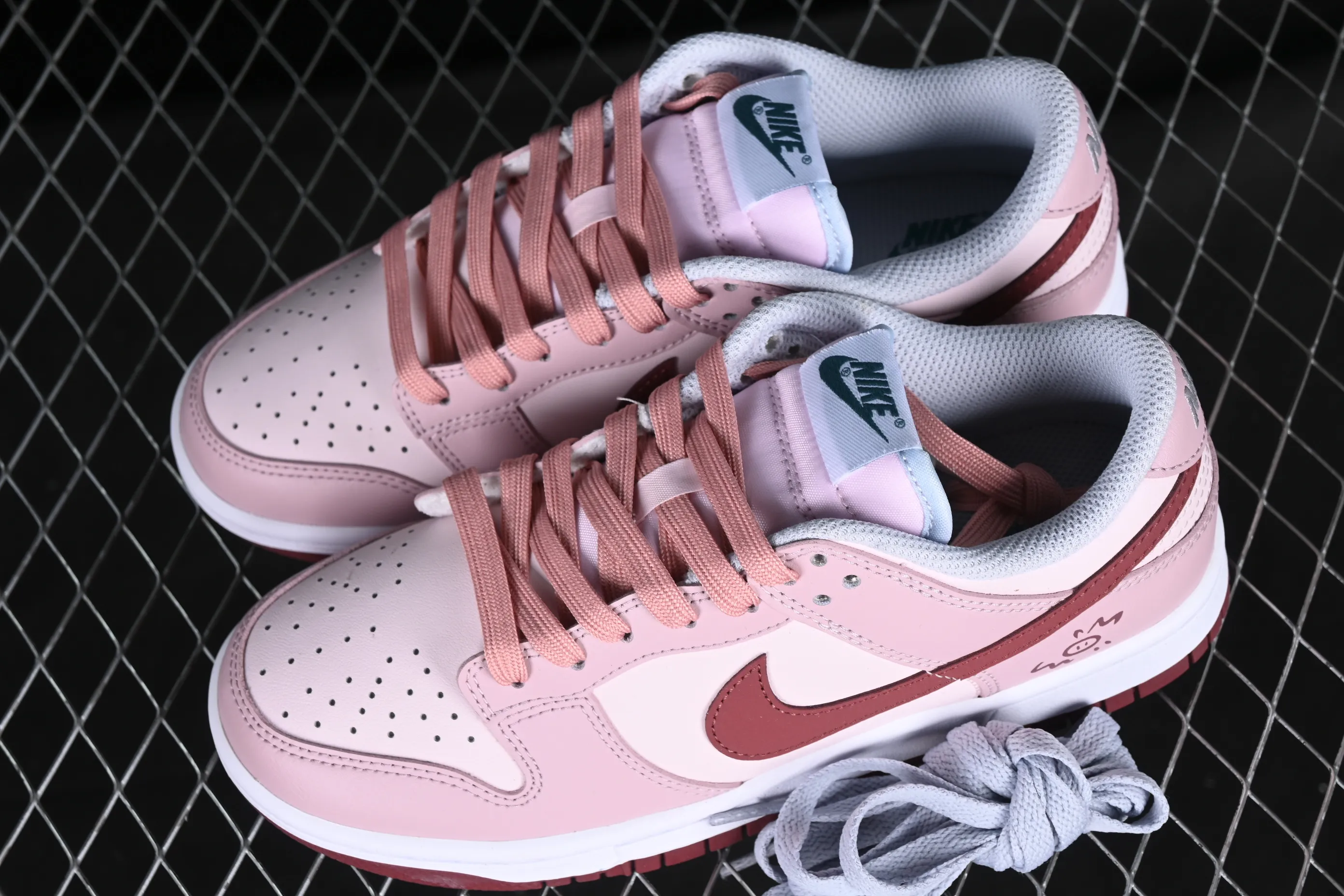 All categories Nk SB Dunk Series Nk SB Dunk Low low-top sneakers Nk SB Dunk Low GS "Mineral Teal" Strawberry Milk SB low-top casual sports skateboard shoes FD1232-002